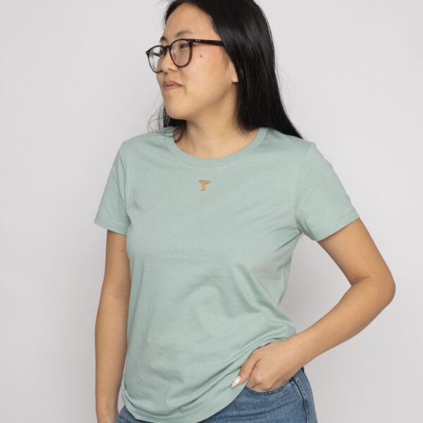 equilibrio-camiseta-verde-jade-algodon-organico-manga-corta-mujer-02