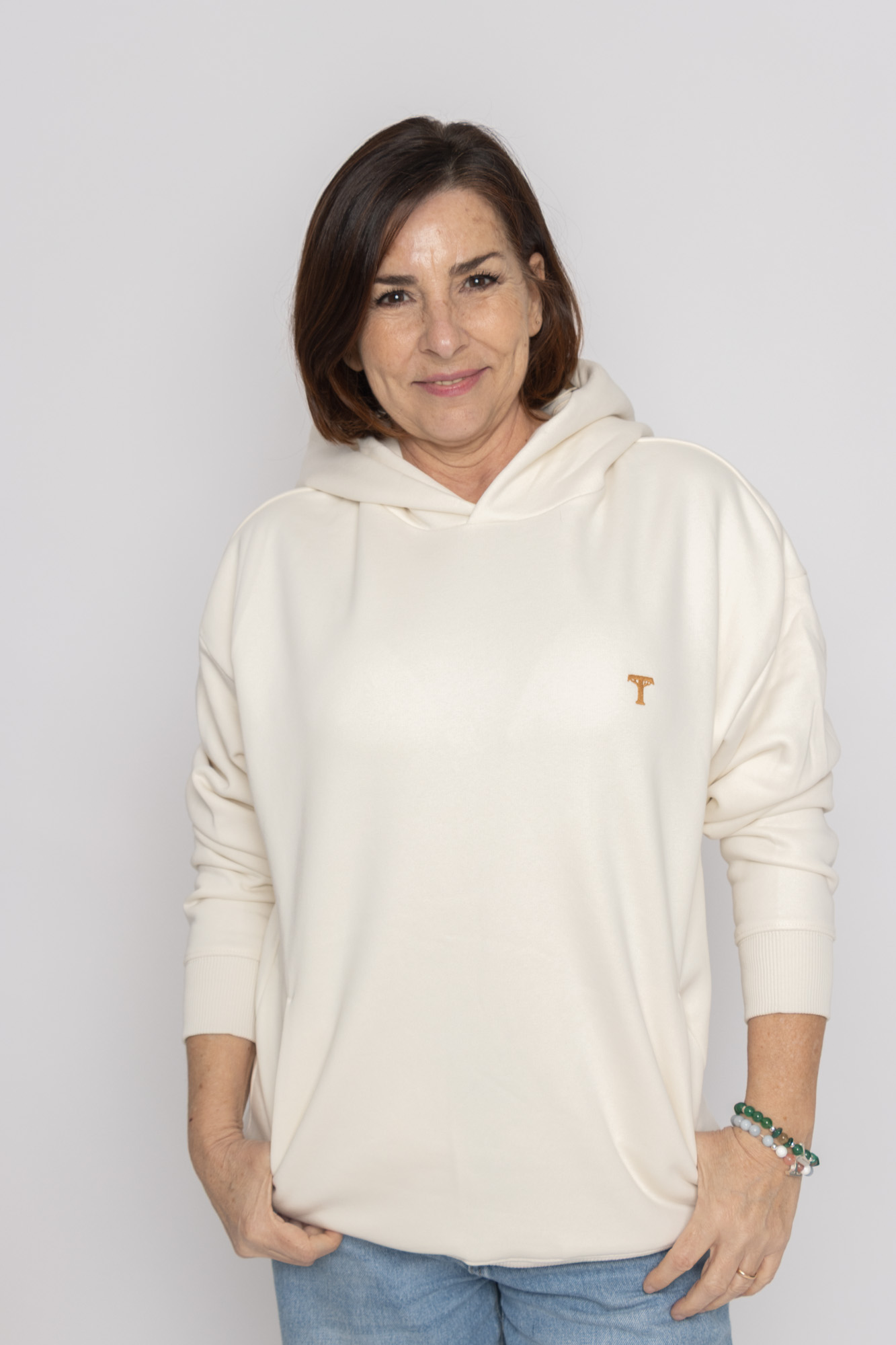 Sudadera con capucha en algodón orgánico y poliéster reciclado- unisex, blanco amanecer. (Nuevos comienzos)