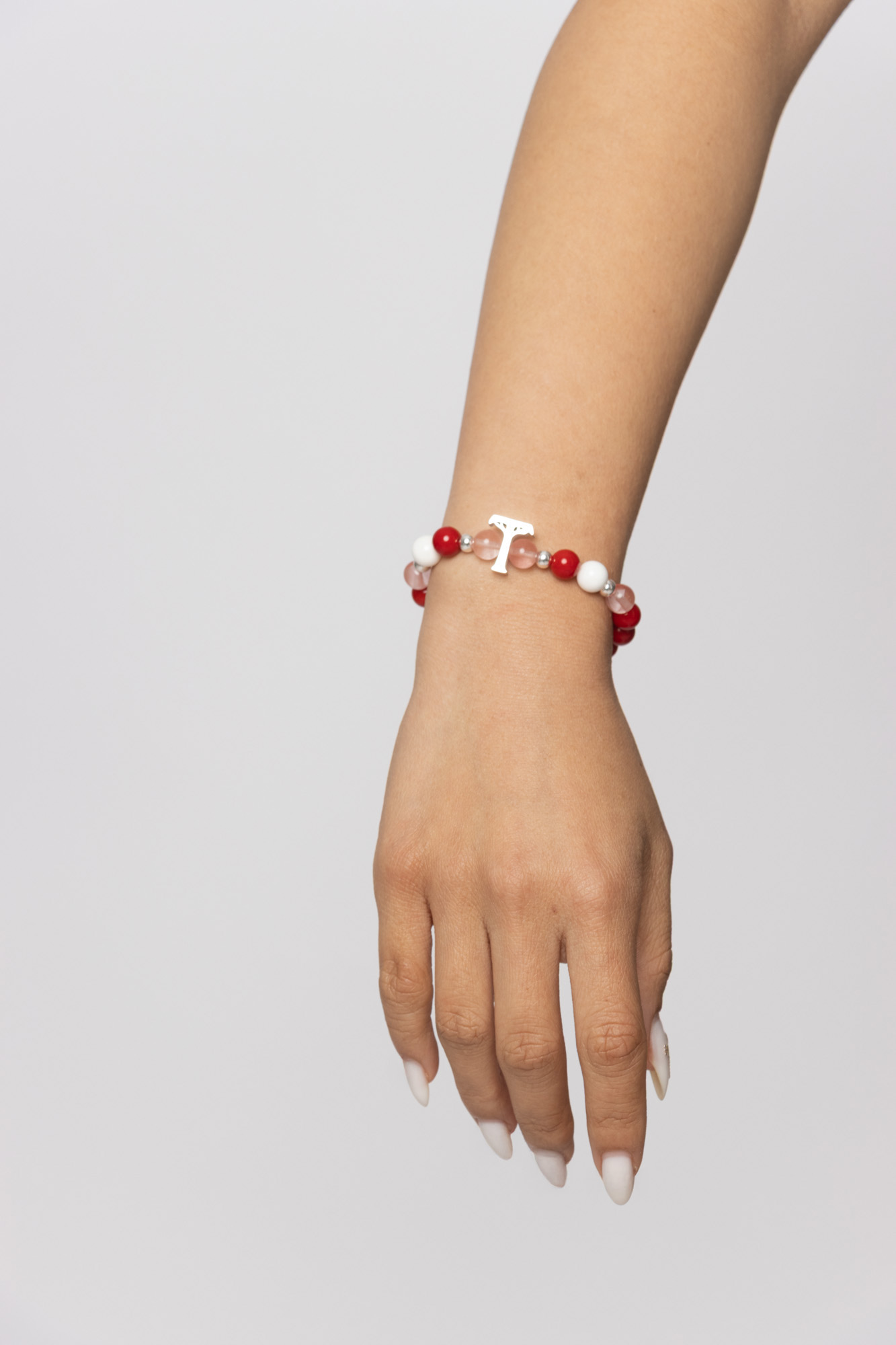 Pulsera ZEST plata con coral bambú de mar, cuarzo rosa sandía, tridacna, cuentas de plata y logo Temba en plata maciza. (Vitalidad)