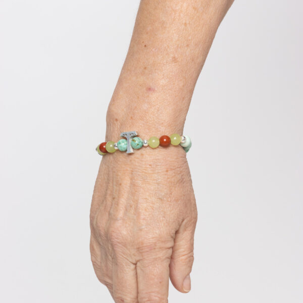 Pulsera HAPI plata con turquesa peruana, jade, jaspe rojo, cuentas de plata y logo Temba en plata maciza. (Conexión)