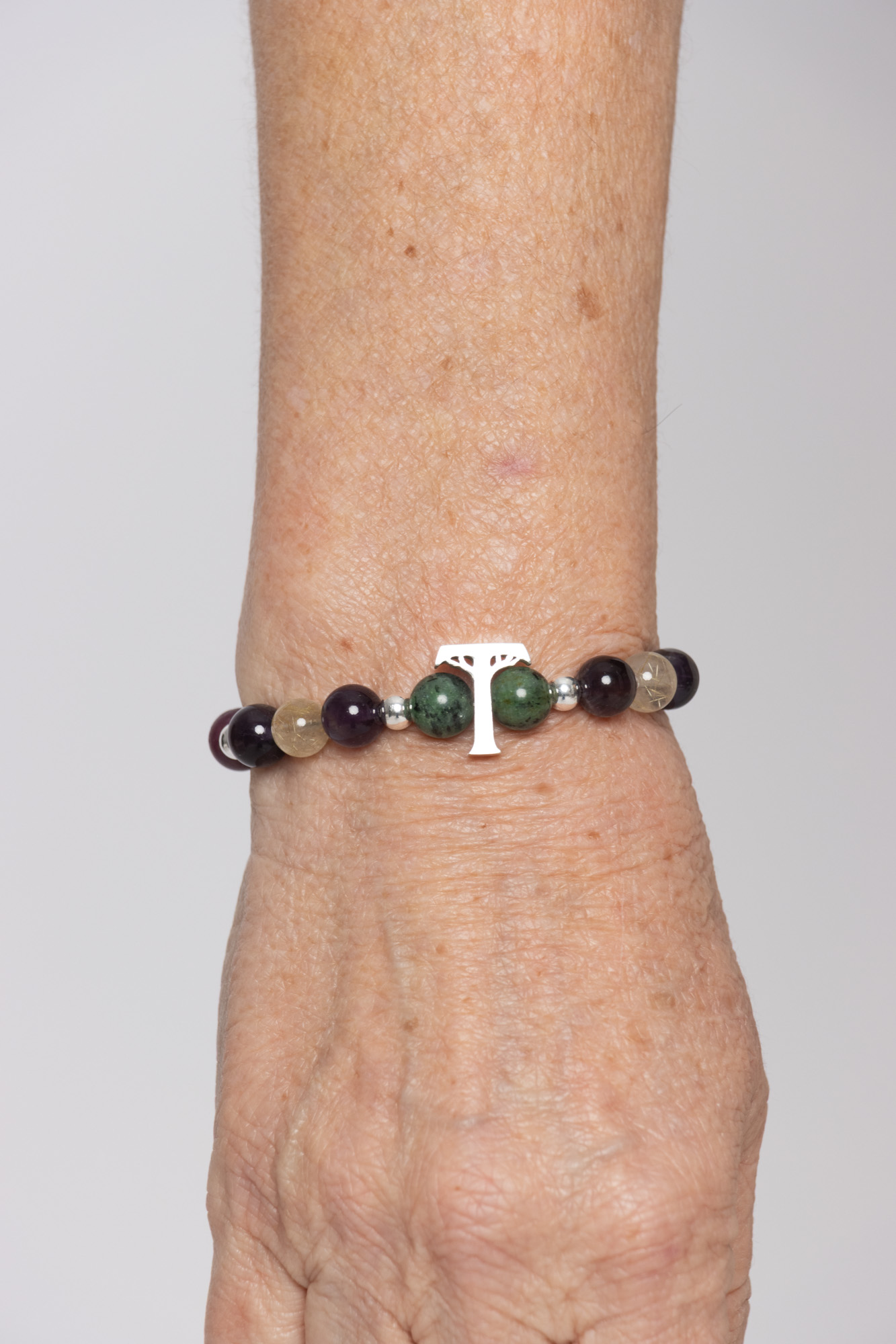 Pulsera SELVA plata con Zoisita con rubí, Cuarzo rutilado, amatista, cuentas de plata y logo Temba en plata maciza. (Equilibrio) - Imagen 2