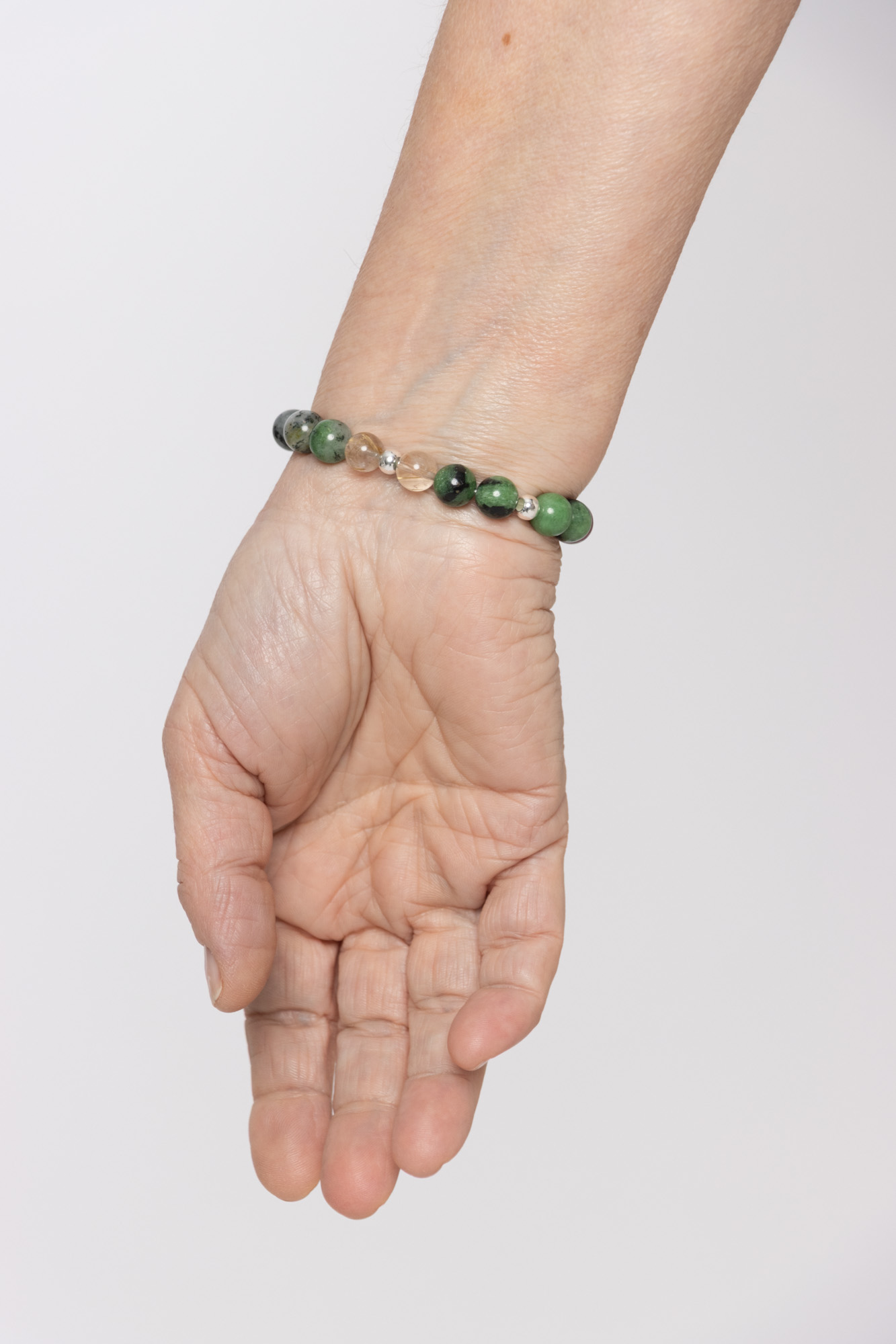 Pulsera SELVA plata con Zoisita con rubí, Cuarzo rutilado, amatista, cuentas de plata y logo Temba en plata maciza. (Equilibrio) - Imagen 3