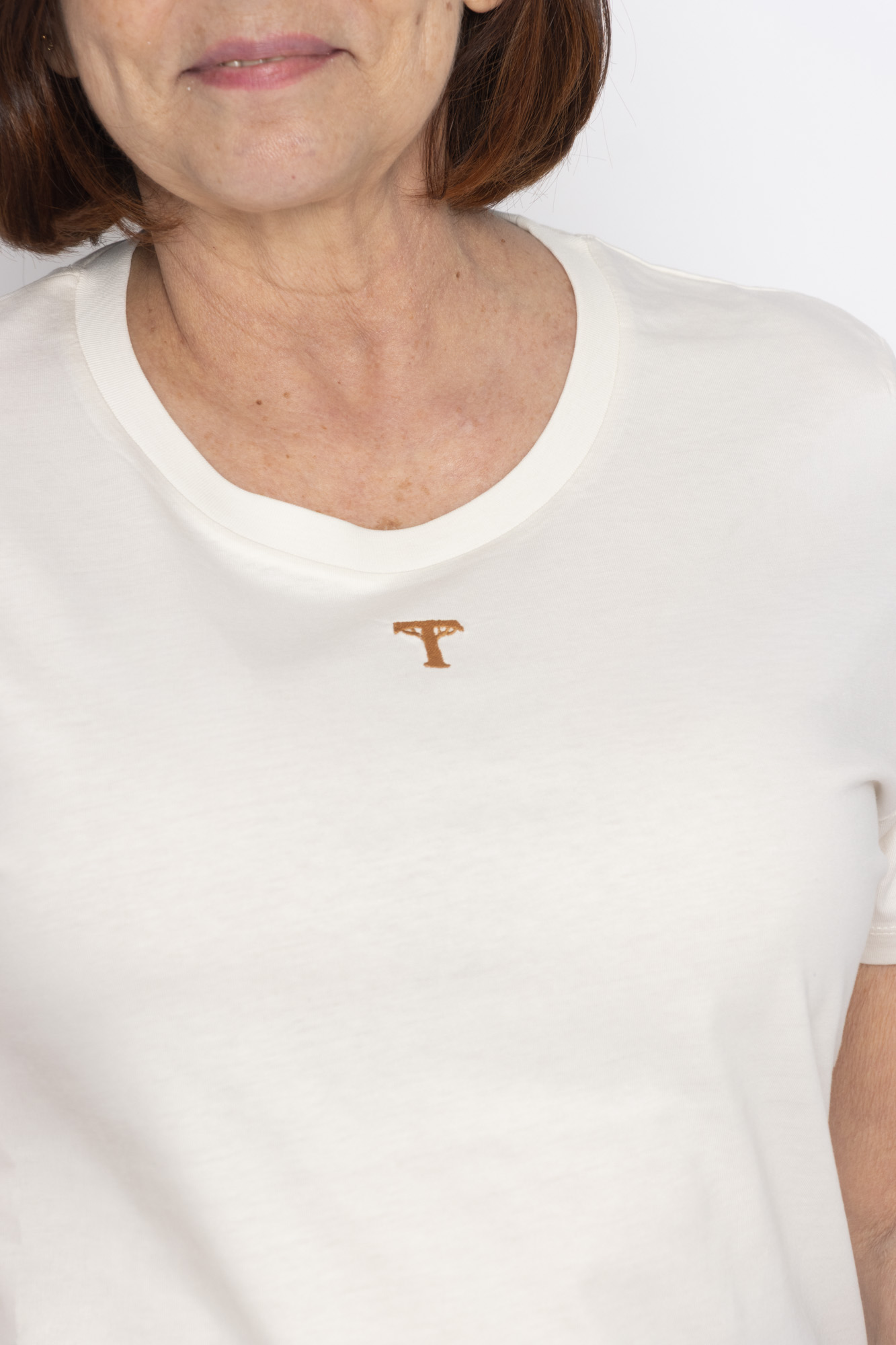 Camiseta de mujer "Semillas de Libertad" (Edición Solidaria Amar Dragoste) - Imagen 2