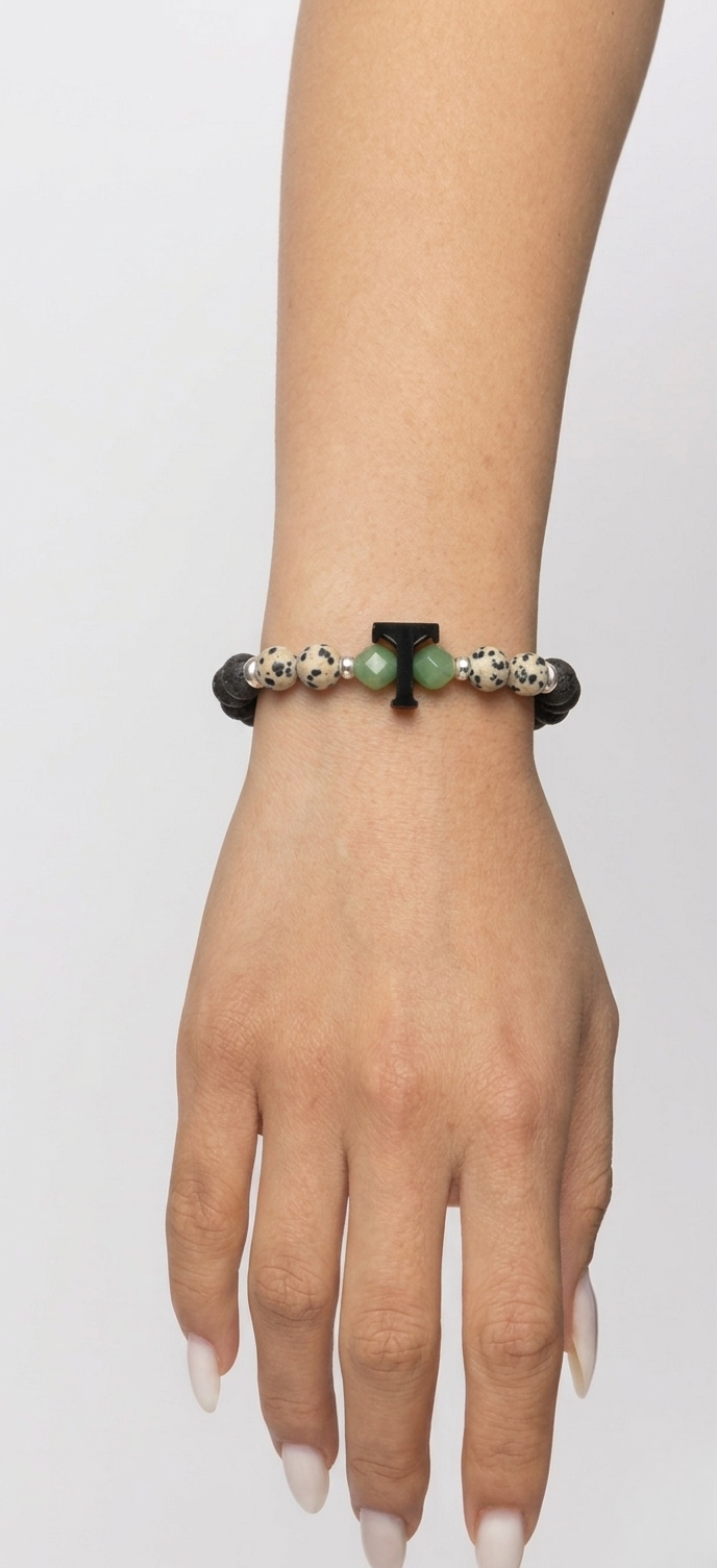 Pulsera Janubio esencial: Lava, olivina y jaspe dálmata. Logo de Temba en metacrilato y cuentas con baño de plata (Protección)